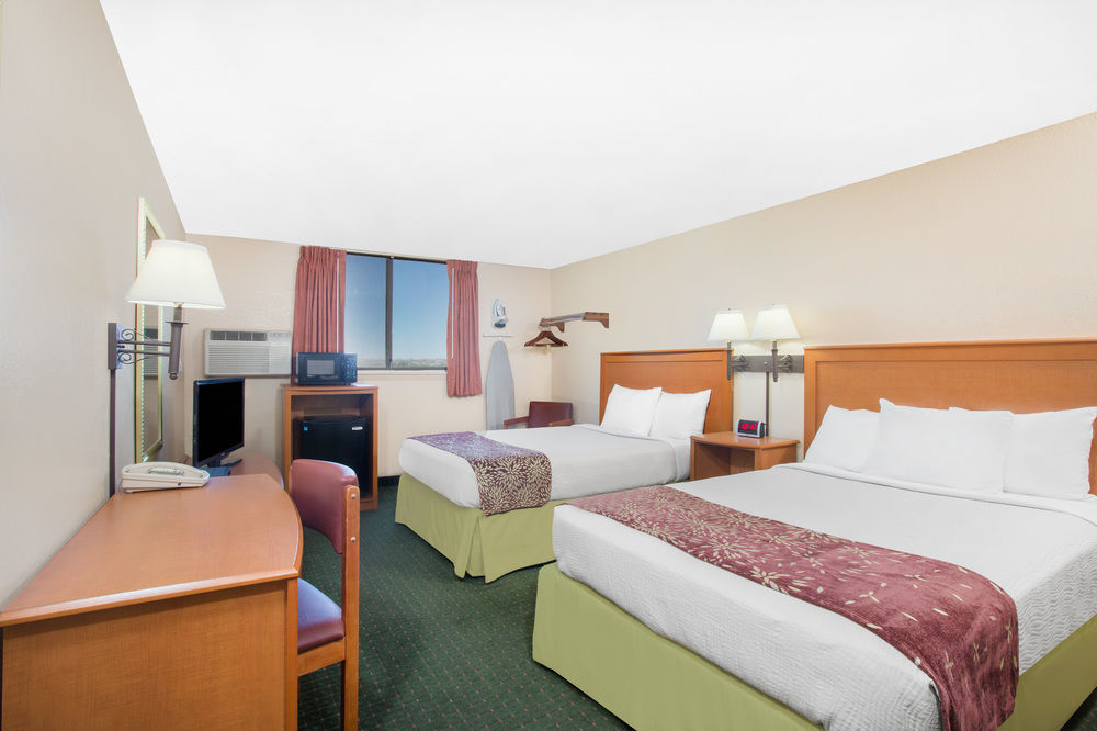 Super 8 By Wyndham Casper West By The River Exterior foto